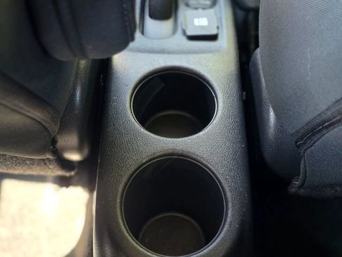 Used 2015 Nissan Versa SV FWD image 30