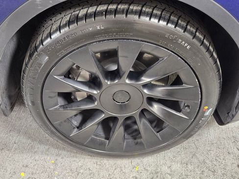 Used 2022 Tesla Model Y Long Range image 10