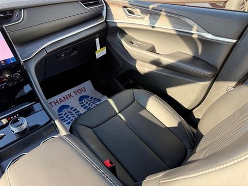 New 2025 Jeep Grand Cherokee L Limited w/ Luxury Tech Group II image 20