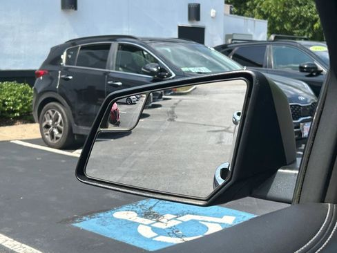 Used 2013 GMC Acadia SLE image 32