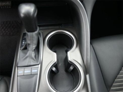 Used 2022 Toyota Camry SE image 31