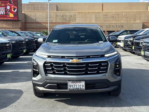 Used 2026 Chevrolet Equinox LT w/ Convenience Package II FWD image 2