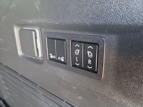 Used 2021 GMC Yukon Denali AWD/4WD image 9