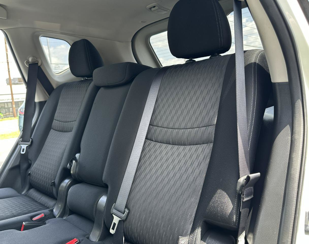 Used 2017 Nissan Rogue SV AWD/4WD image 34