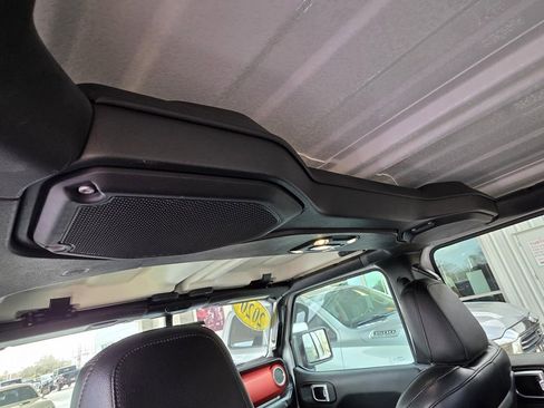 Used 2020 Jeep Gladiator Rubicon image 11