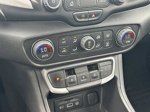Certified 2022 GMC Terrain SLT FWD image 29