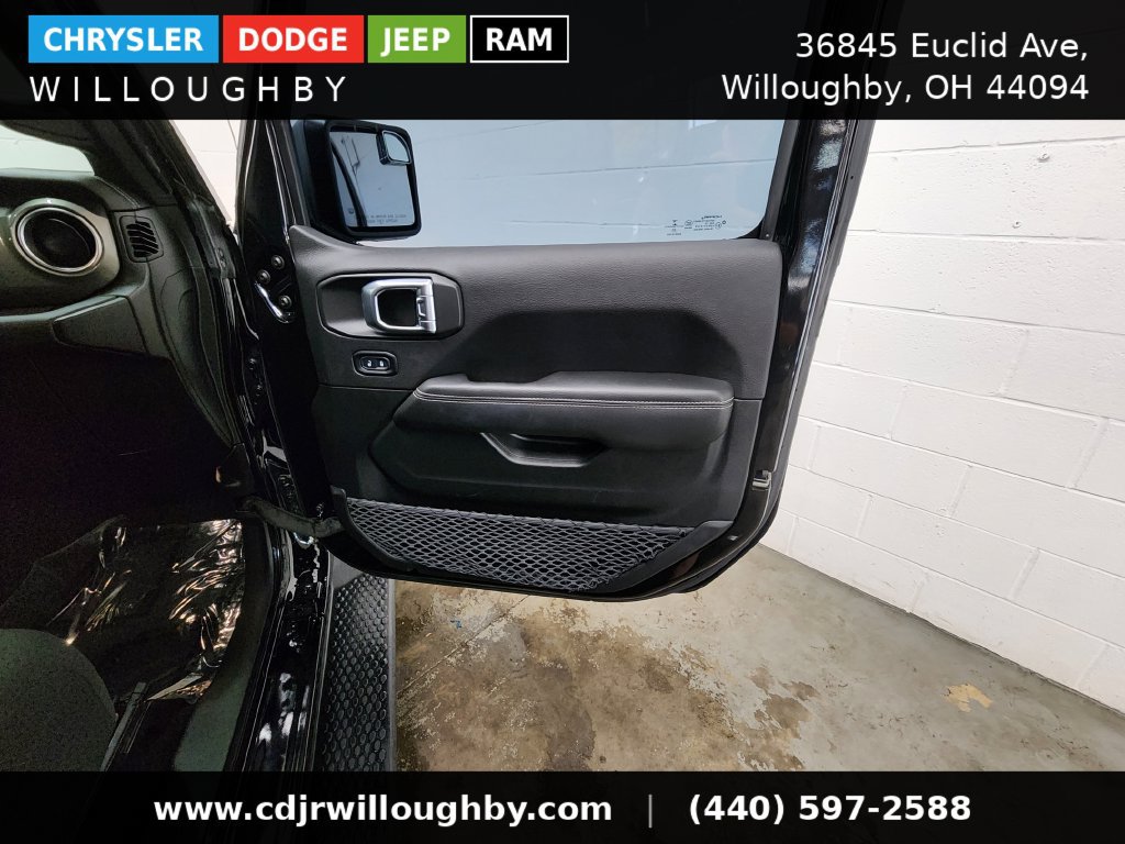 Used 2023 Jeep Wrangler Unlimited Sahara w/ Cold Weather Group AWD/4WD image 33