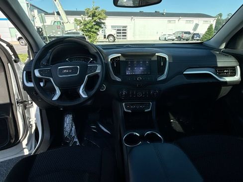 Used 2024 GMC Terrain SLE w/ Driver Convenience Package FWD image 24