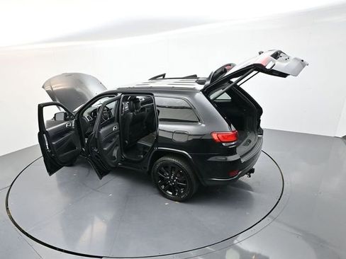 Used 2020 Jeep Grand Cherokee Altitude image 41