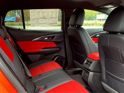 New 2025 Chevrolet Equinox EV RS w/ Convenience Package II image 19