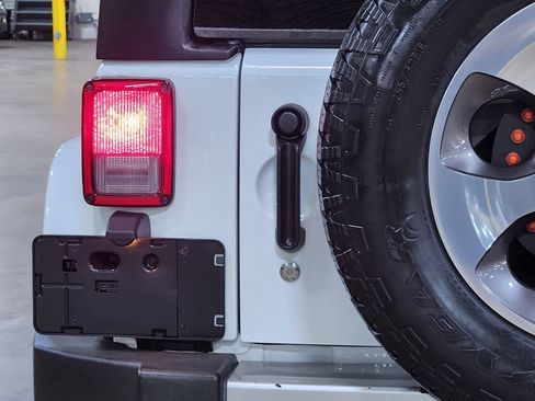 Used 2018 Jeep Wrangler Unlimited Sahara AWD/4WD image 20