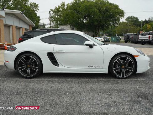 Used 2018 Porsche 718 Cayman RWD image 8