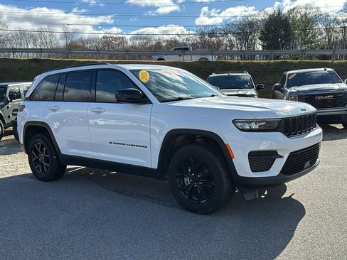 Certified 2024 Jeep Grand Cherokee Altitude image 2