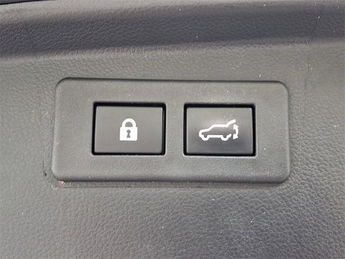 Used 2023 Subaru Outback Premium image 29