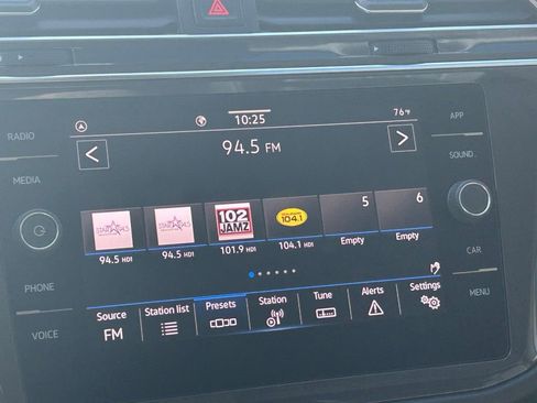 Used 2022 Volkswagen Tiguan SE image 15