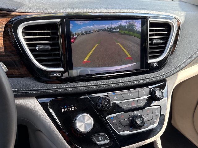 Used 2023 Chrysler Pacifica Limited FWD image 26