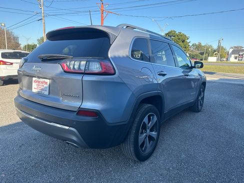 Used 2019 Jeep Cherokee Limited image 4
