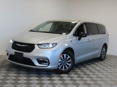 Used 2024 Chrysler Pacifica Limited