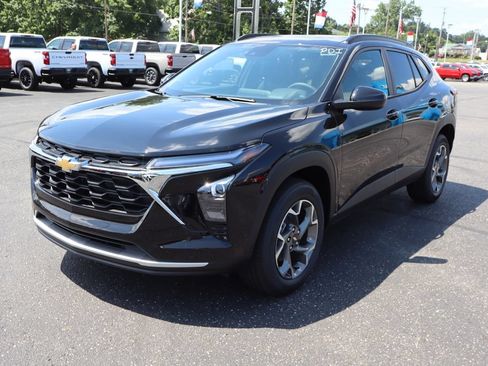 New 2026 Chevrolet Trax LT w/ Sunroof Package FWD image 24