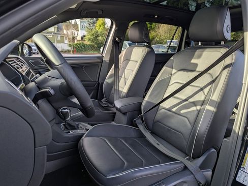 Certified 2022 Volkswagen Tiguan SEL R-Line image 29