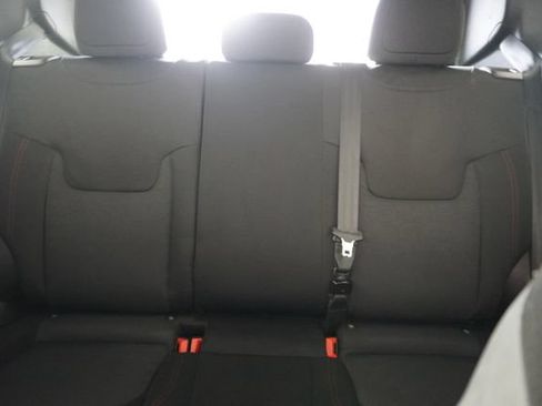 Used 2017 Jeep Renegade Trailhawk AWD/4WD image 32