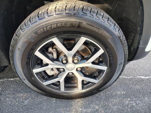 Certified 2024 Jeep Grand Cherokee Limited image 7