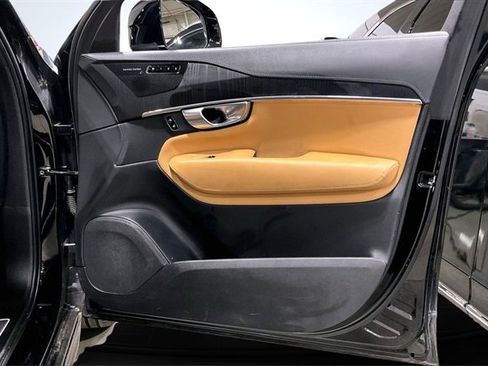 Certified 2024 Volvo XC90 T8 Ultimate w/ Protection Package Premier image 24