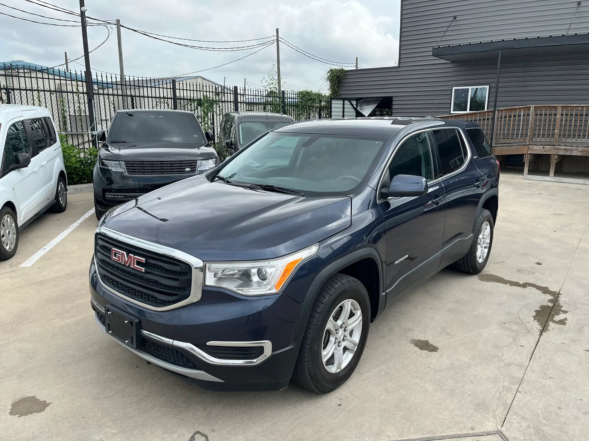 Used 2019 GMC Acadia SLE AWD/4WD image 2