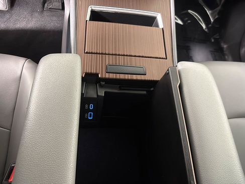 Used 2021 Toyota Sienna XLE FWD image 35