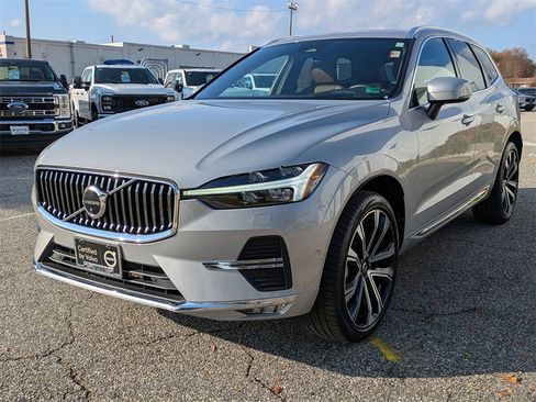 Certified 2023 Volvo XC60 B5 Ultimate w/ Climate Package image 8