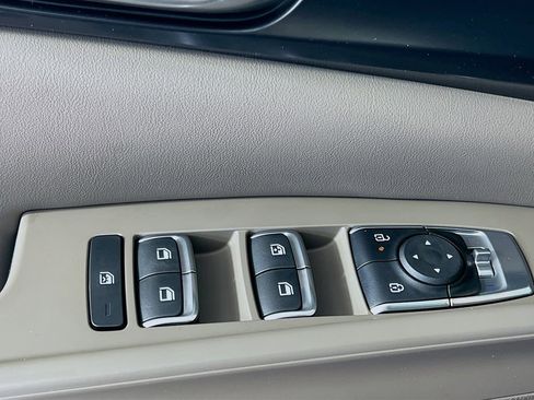 New 2026 Kia Carnival LX FWD image 18