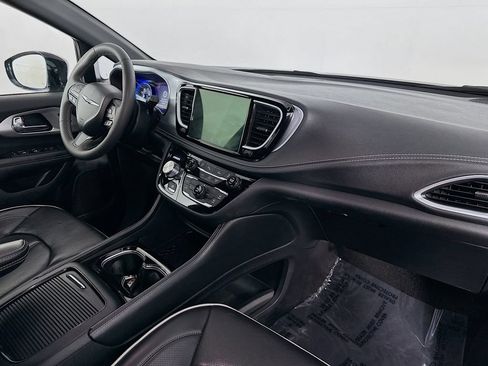 Used 2025 Chrysler Pacifica Limited FWD image 39
