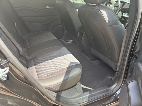 Used 2025 Chevrolet Trax LT FWD image 39