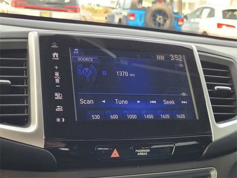 Used 2017 Honda Pilot EX-L image 9