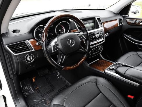 Used 2015 Mercedes-Benz GL 550 4MATIC image 2