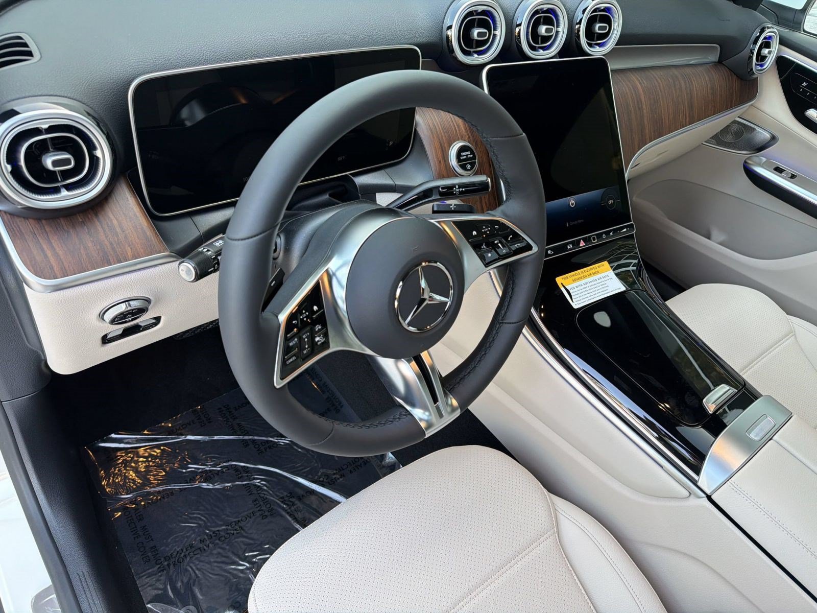 Used 2026 Mercedes-Benz GLC 300 image 4