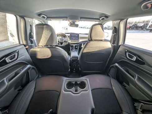 New 2026 Jeep Compass Latitude image 17