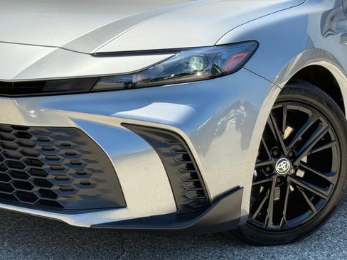Used 2025 Toyota Camry SE FWD image 3