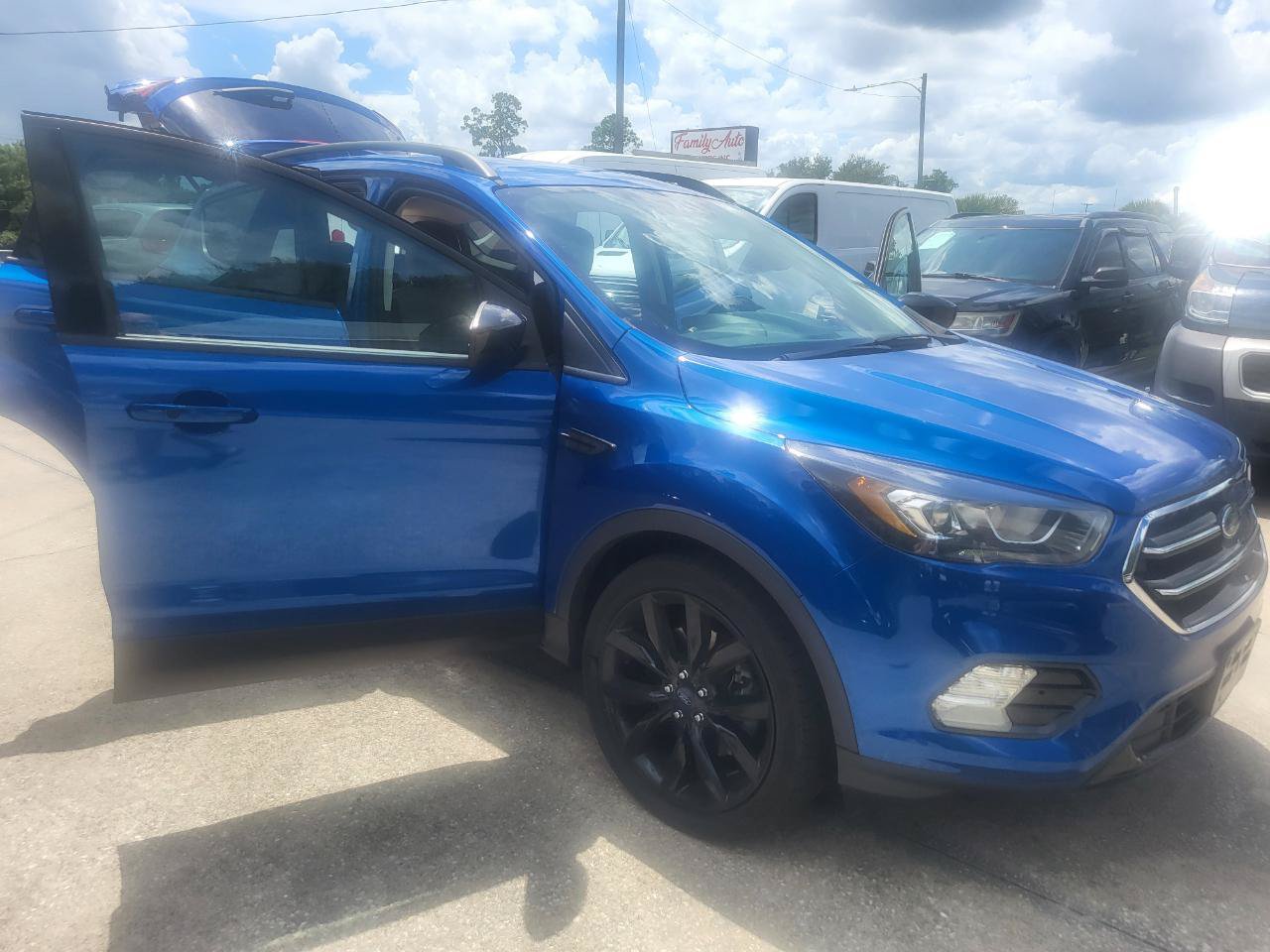 Used 2019 Ford Escape SE w/ SE Sport Appearance Package AWD/4WD image 40