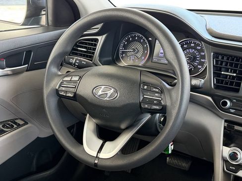 Used 2020 Hyundai Elantra SE FWD image 13