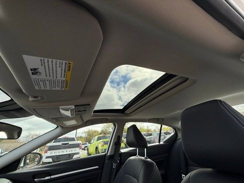 New 2025 Nissan Altima 2.5 SL image 14