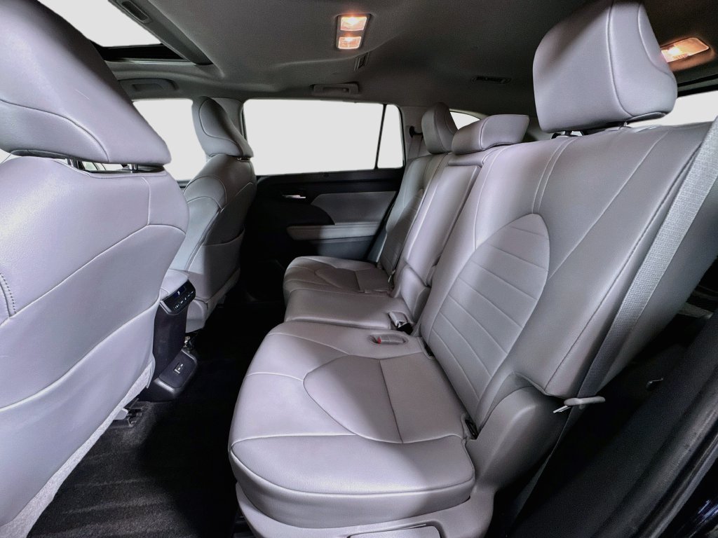 Used 2023 Toyota Highlander XLE AWD/4WD image 27