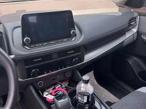 Used 2023 Nissan Rogue SV image 9