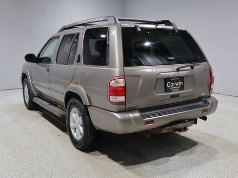 Used 2002 Nissan Pathfinder SE image 6