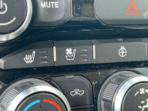 Used 2019 RAM 1500 Laramie image 17