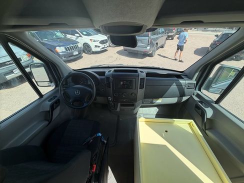 Used 2018 Mercedes-Benz Sprinter 2500 image 20