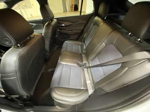 Used 2025 Buick Envista Preferred FWD image 22