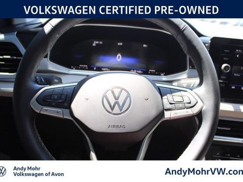 Used 2025 Volkswagen Taos SE w/ Panoramic Sunroof Package AWD/4WD image 30