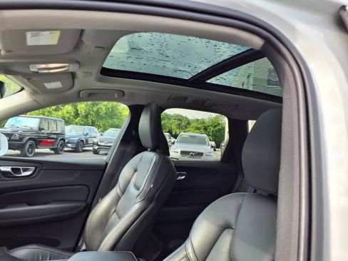 Used 2022 Volvo XC60 B6 Inscription w/ Advanced Package image 11