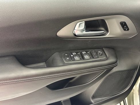 New 2027 Chrysler Pacifica Select FWD image 25